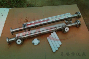 不銹鋼內(nèi)襯四氟磁翻板液位計